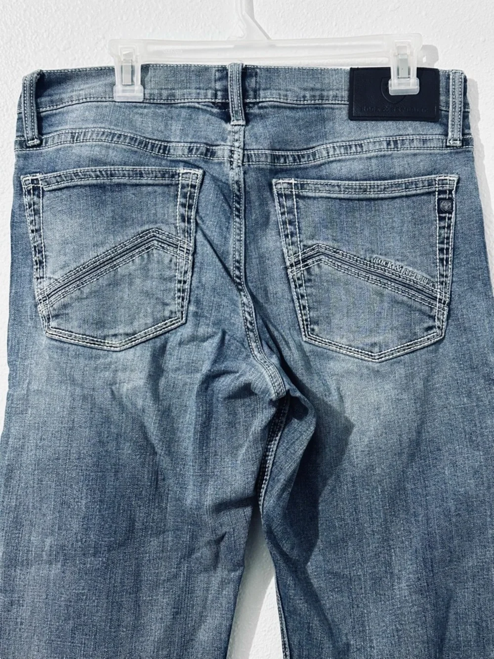 Rock & Republic Mens 33X30 Relaxed Straight Leg Denim Jeans Distressed Stretch